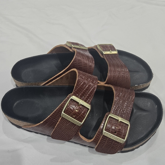 Birkenstock Shoes - Birkenstock’s Arizona Cognac Embossed Leather Gold Hardware Size 40